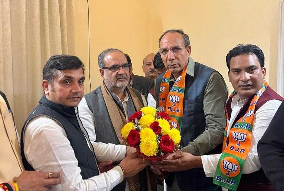 मायावती के गृह जनपद में बसपा को तगड़ा झटका